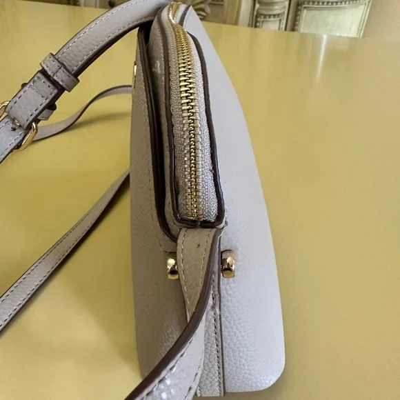 Elegant Gray Crossbody Bag - Picture 4 of 9